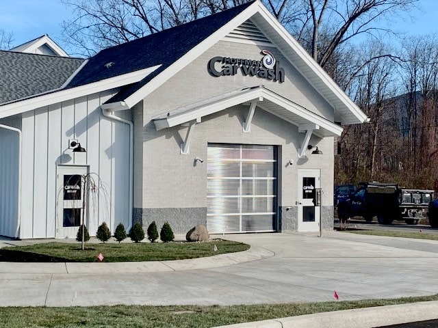 Photo of the exterior of the Hoffman Car Wash location in Bennington